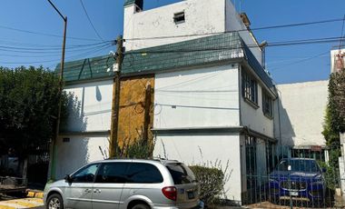 Casa en Venta en Xochimilco Jardines del Sur 3 Recámaras 3 Estacionamientos Serv