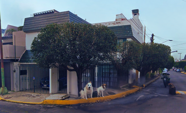 Casa en Venta en Xochimilco Jardines del Sur 3 Recámaras 3 Estacionamientos Serv