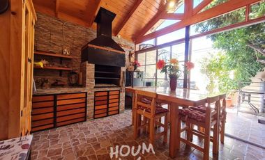 LINDA CASA, LLEGAR Y HABITAR FRENTE A PLAZA MUY FAMILIAR