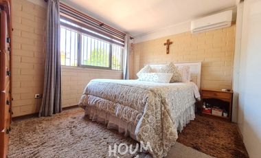 LINDA CASA, LLEGAR Y HABITAR FRENTE A PLAZA MUY FAMILIAR