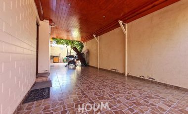 LINDA CASA, LLEGAR Y HABITAR FRENTE A PLAZA MUY FAMILIAR