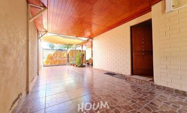 LINDA CASA, LLEGAR Y HABITAR FRENTE A PLAZA MUY FAMILIAR