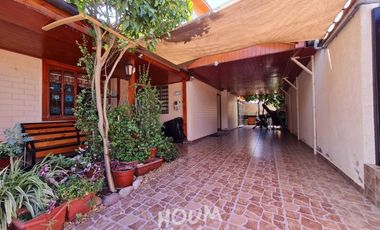 LINDA CASA, LLEGAR Y HABITAR FRENTE A PLAZA MUY FAMILIAR