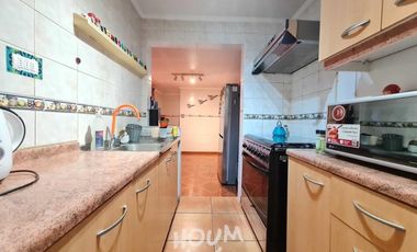 LINDA CASA, LLEGAR Y HABITAR FRENTE A PLAZA MUY FAMILIAR