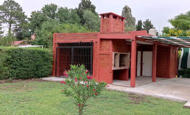 Casa Quinta en La Plata - Pileta y Parrilla, 2 Dormitorios