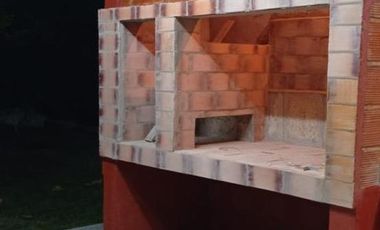 Casa Quinta en La Plata - Pileta y Parrilla, 2 Dormitorios