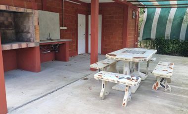 Casa Quinta en La Plata - Pileta y Parrilla, 2 Dormitorios