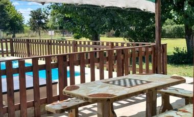 Casa Quinta en La Plata - Pileta y Parrilla, 2 Dormitorios