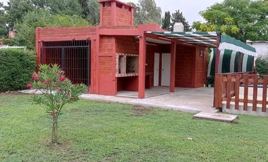 Casa Quinta en La Plata - Pileta y Parrilla, 2 Dormitorios