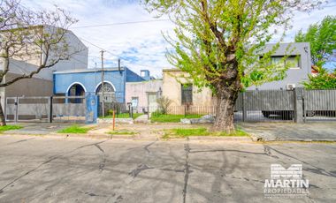 Casa en Venta en San Isidro Para Reciclar. 3 ambientes, jardín y patio. La Calabria. Lote 8.66x28.