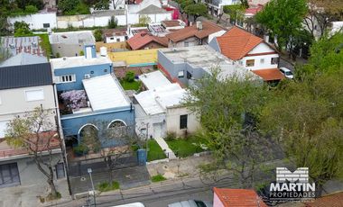 Casa en Venta en San Isidro Para Reciclar. 3 ambientes, jardín y patio. La Calabria. Lote 8.66x28.