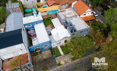 Casa en Venta en San Isidro Para Reciclar. 3 ambientes, jardín y patio. La Calabria. Lote 8.66x28.