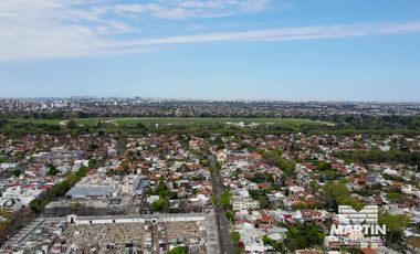 Casa en Venta en San Isidro Para Reciclar. 3 ambientes, jardín y patio. La Calabria. Lote 8.66x28.