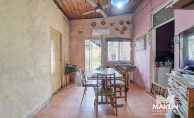 Casa en Venta en San Isidro Para Reciclar. 3 ambientes, jardín y patio. La Calabria. Lote 8.66x28.