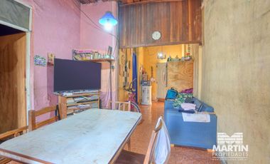 Casa en Venta en San Isidro Para Reciclar. 3 ambientes, jardín y patio. La Calabria. Lote 8.66x28.