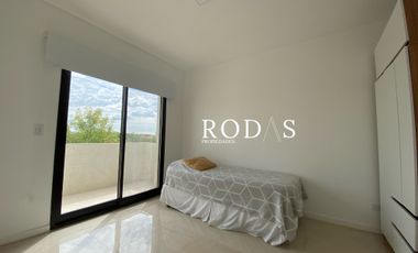 Casa  en venta 3 dormitorios lote inerno con pileta  Puertos Barrio Araucarias  5999