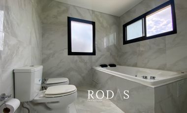 Casa  en venta 3 dormitorios lote inerno con pileta  Puertos Barrio Araucarias  5999