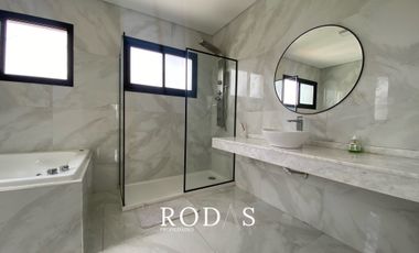Casa  en venta 3 dormitorios lote inerno con pileta  Puertos Barrio Araucarias  5999