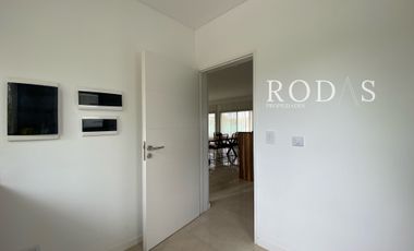 Casa  en venta 3 dormitorios lote inerno con pileta  Puertos Barrio Araucarias  5999