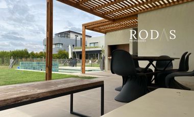 Casa  en venta 3 dormitorios lote inerno con pileta  Puertos Barrio Araucarias  5999