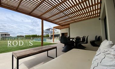 Casa  en venta 3 dormitorios lote inerno con pileta  Puertos Barrio Araucarias  5999