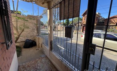 Venta PH 2 ambientes con patio en Don Bosco