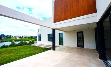 Casa en venta - 4 Dormitorios 3 Baños - 850Mts2 - El Naudir