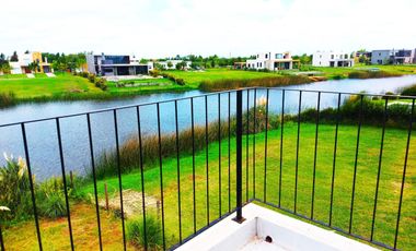 Casa en venta - 4 Dormitorios 3 Baños - 850Mts2 - El Naudir