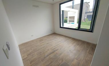 Casa en venta - 4 Dormitorios 3 Baños - 850Mts2 - El Naudir