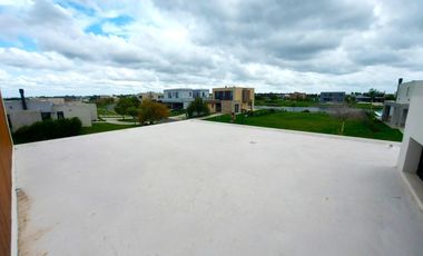 Casa en venta - 4 Dormitorios 3 Baños - 850Mts2 - El Naudir