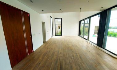 Casa en venta - 4 Dormitorios 3 Baños - 850Mts2 - El Naudir