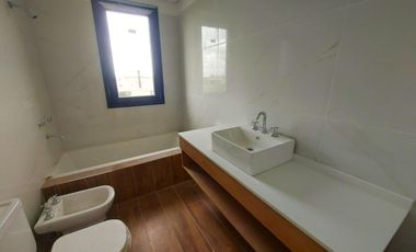 Casa en venta - 4 Dormitorios 3 Baños - 850Mts2 - El Naudir