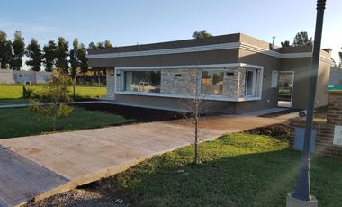 Casa en venta en barrio La Cesarina, General Rodríguez
