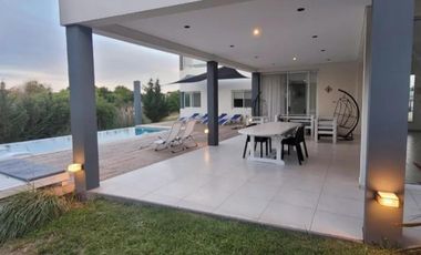 Casa en venta - 5 Dormitorios 4 Baños - 1.550Mts2 - Pinamar