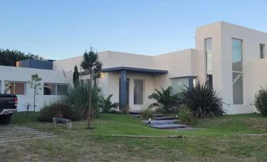 Casa en venta - 5 Dormitorios 4 Baños - 1.550Mts2 - Pinamar