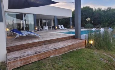 Casa en venta - 5 Dormitorios 4 Baños - 1.550Mts2 - Pinamar