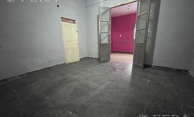 Alquiler de casa de 3 ambientes con cochera en Lanus