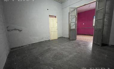 Alquiler de casa de 3 ambientes con cochera en Lanus