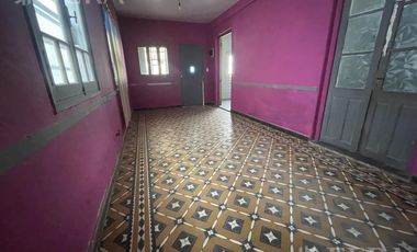 Alquiler de casa de 3 ambientes con cochera en Lanus