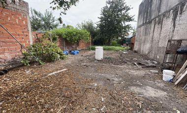Alquiler de casa de 3 ambientes con cochera en Lanus