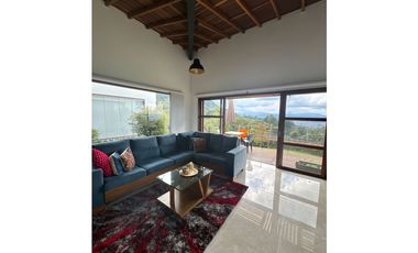 Se vende finca en La Ceja con dos casas