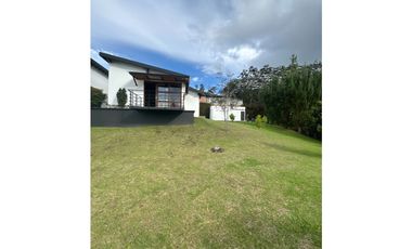 Se vende finca en La Ceja con dos casas