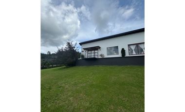 Se vende finca en La Ceja con dos casas