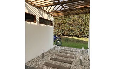 Se vende finca en La Ceja con dos casas