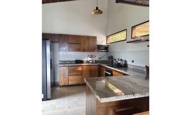 Se vende finca en La Ceja con dos casas