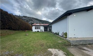 Se vende finca en La Ceja con dos casas