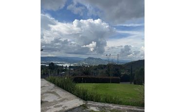 Se vende finca en La Ceja con dos casas
