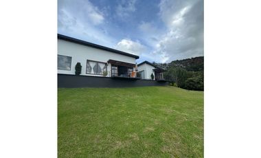 Se vende finca en La Ceja con dos casas