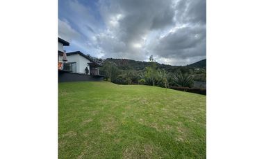Se vende finca en La Ceja con dos casas