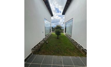 Se vende finca en La Ceja con dos casas